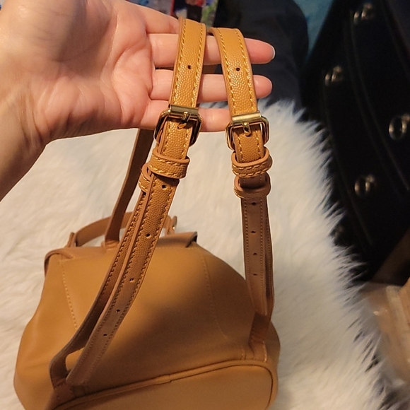 Backpack 🎒 - Picture 2 of 5